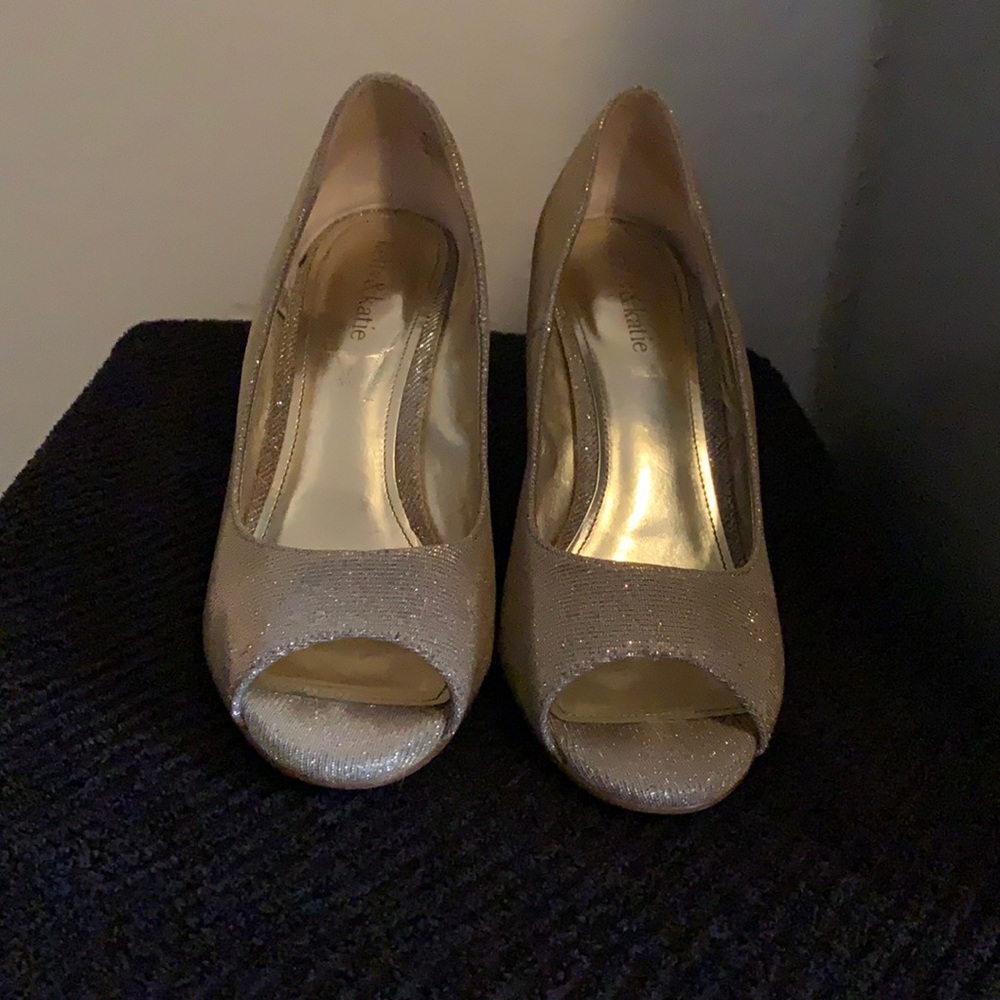 Kelly & Katie gold wedges size 9